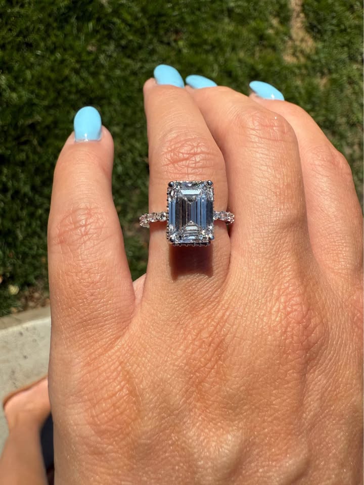 Stunning 4.80 Carat Emerald Diamond Ring - E VVS2 - IGI Certified - Lab Grown Real Diamond