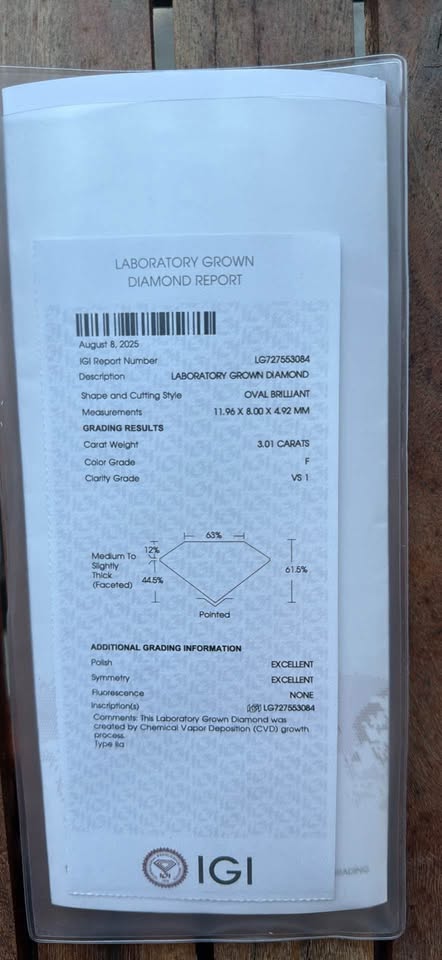 Elegant 3 Carat Oval Diamond Ring in 14k Yellow Gold - certified Diamond