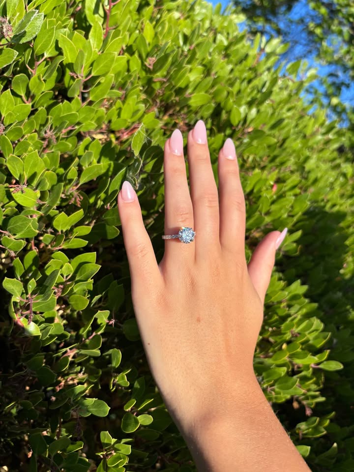 Elegant 3.00 Round Diamond Ring (D VS2) - Lab Grown - IGI Certified