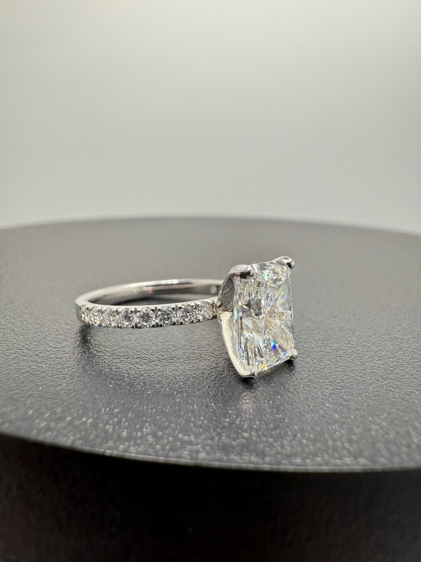 Stunning 3.0 Radiant Diamond Ring - Lab Grown Real Diamond - IGI verification included