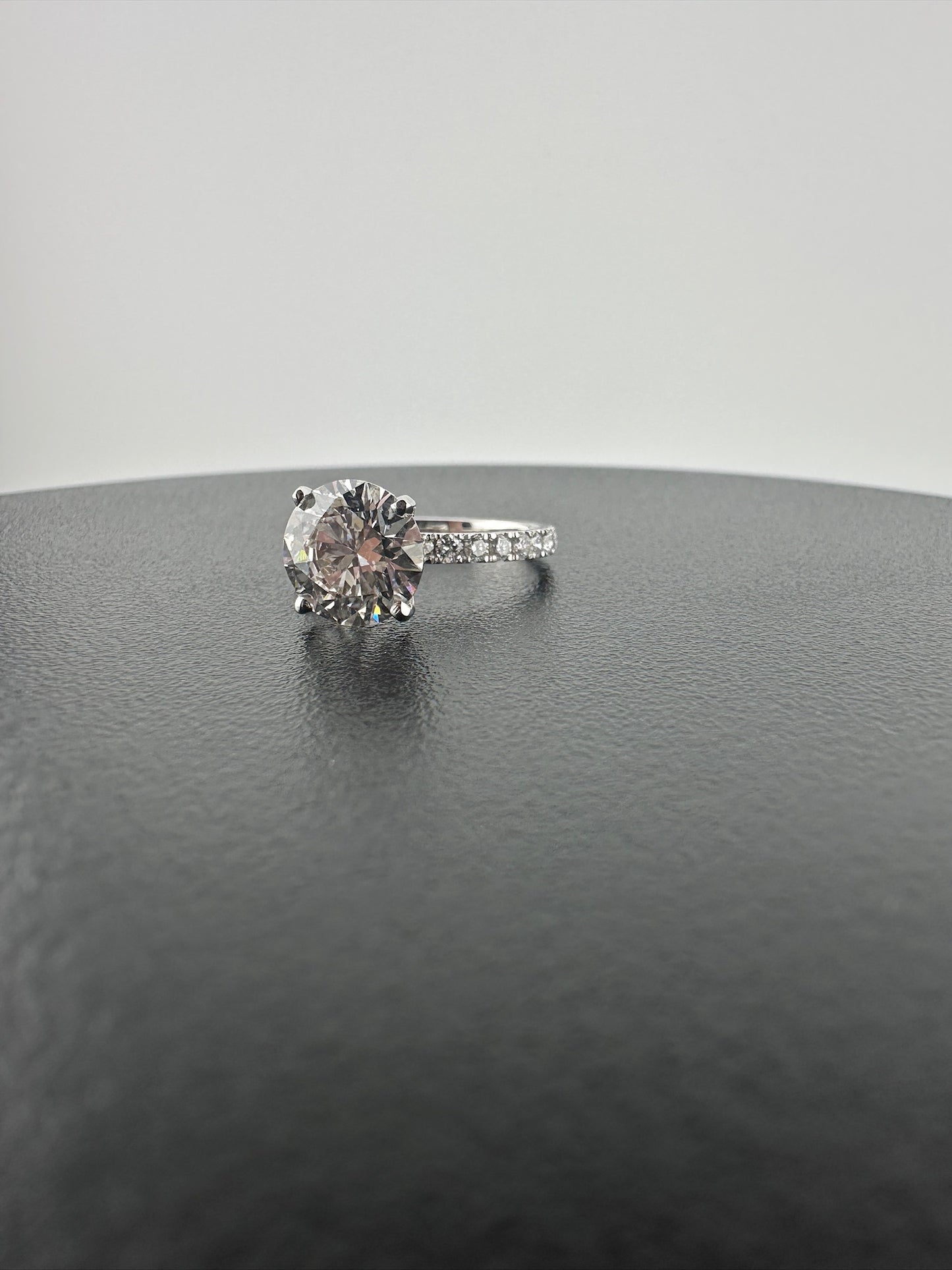 Stunning 2.60 Round Diamond Ring - Lab Grown - IGI Verified