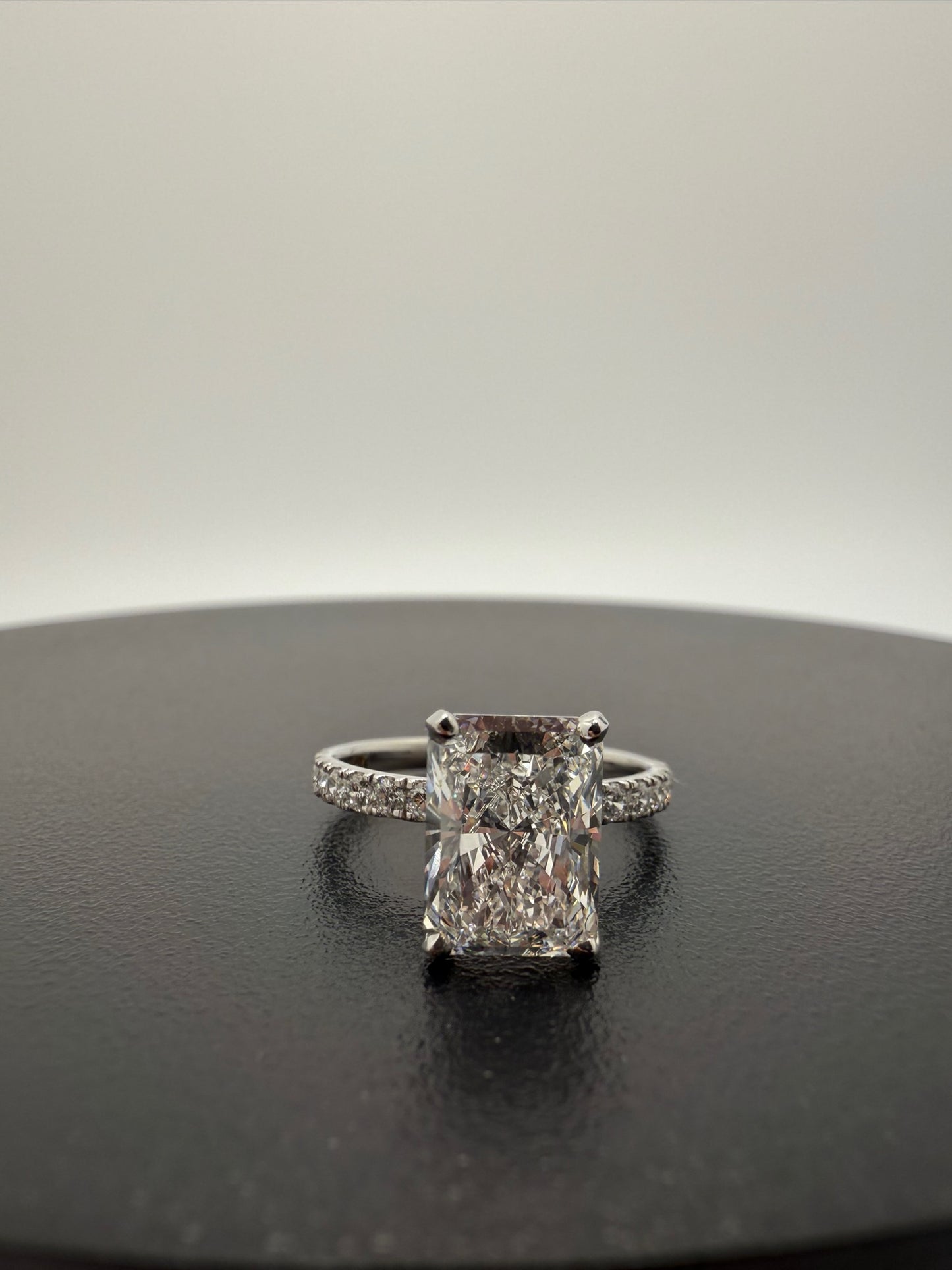 Stunning 3.0 Radiant Diamond Ring - Lab Grown Real Diamond - IGI verification included
