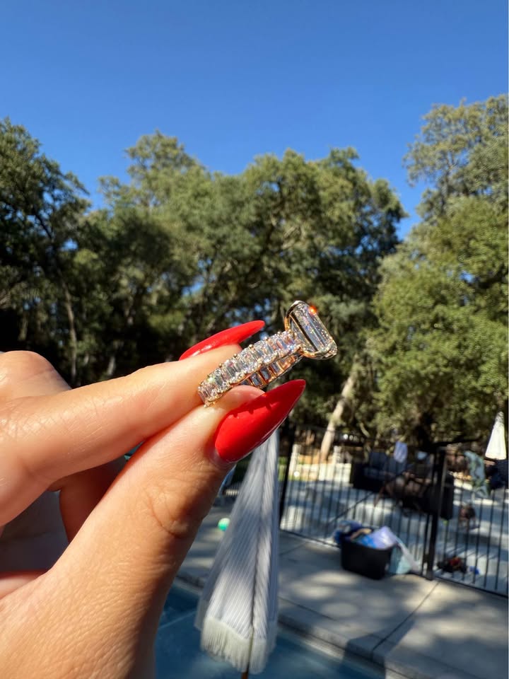 Show stopping 4.90 Carat Emerald Diamond Ring with 5 carat band in 18k yellow gold