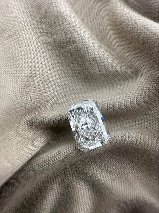 Stunning 3.81 Radiant Diamond (E SI1) – Lab Grown – IGI Certified