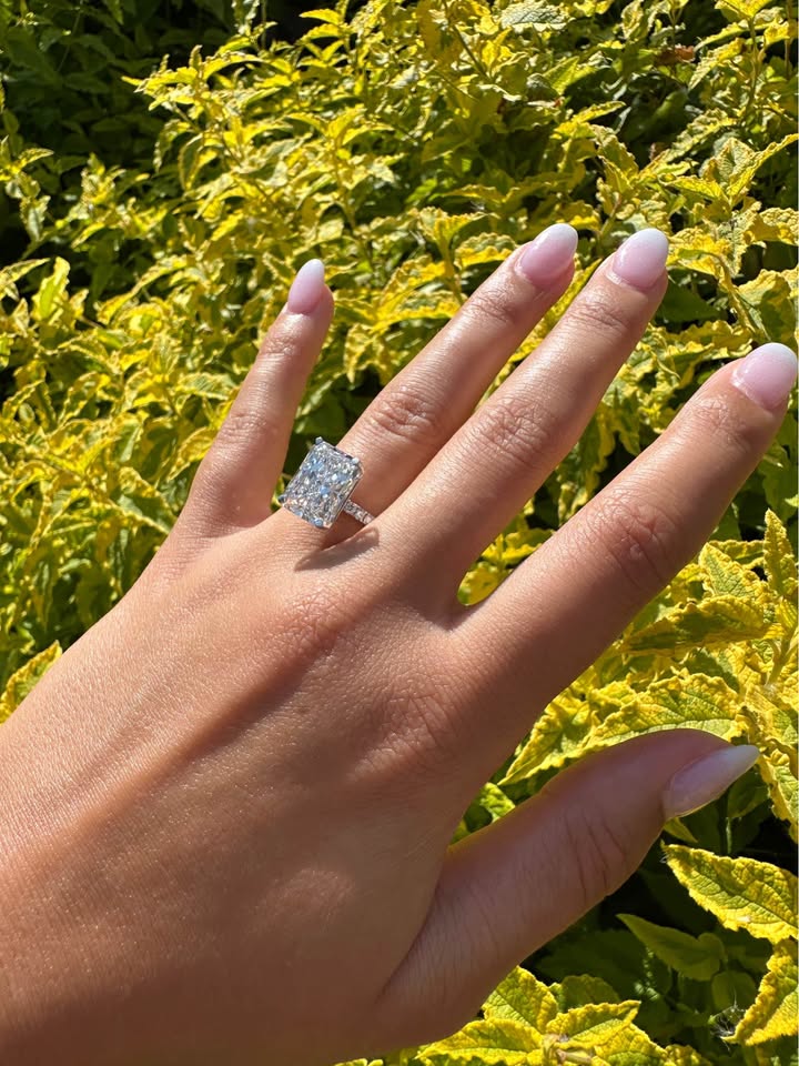 Huge 6 Carat Radiant Diamond Ring (F VS1) - Lab Grown Real Diamond- IGI Certified