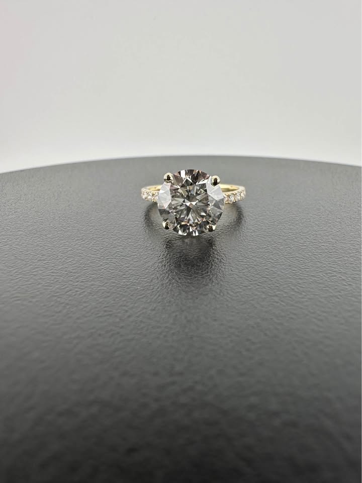 Elegant 3.80 Round Diamond Ring - F VS1 - IGI Certified - Lab Grown Real Diamond