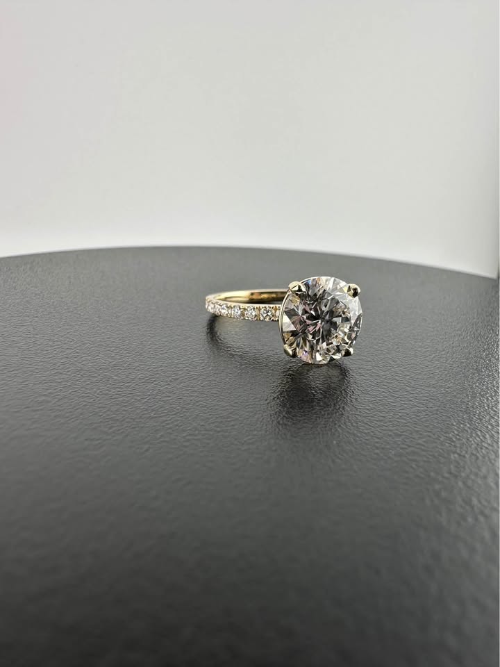 Elegant 3.80 Round Diamond Ring - F VS1 - IGI Certified - Lab Grown Real Diamond