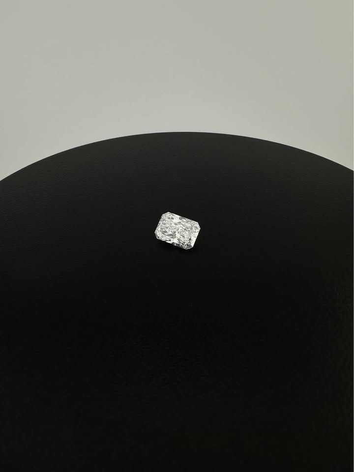 Glistening 3.76 Radiant Loose Diamond (E SI1) - Lab Grown - IGI Certified