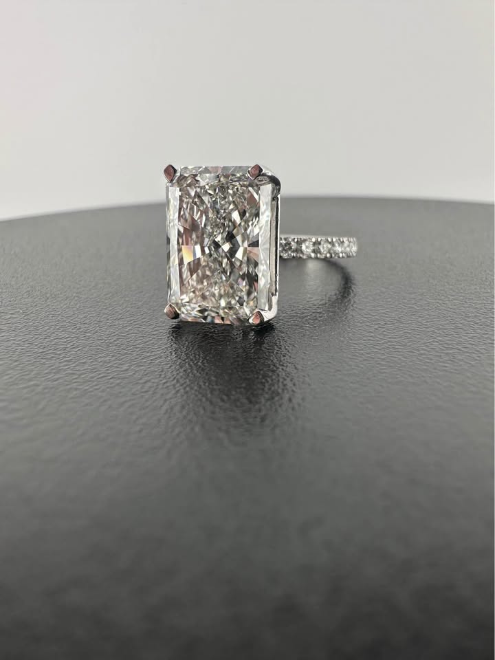 Huge 6 Carat Radiant Diamond Ring (F VS1) - Lab Grown Real Diamond- IGI Certified