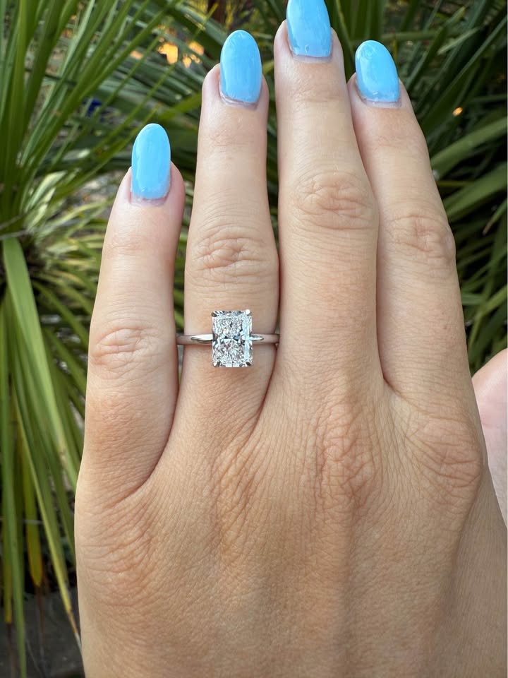 Luxury 2ct Radiant Lab-Grown Diamond Ring | D VS1 | 14k White Gold