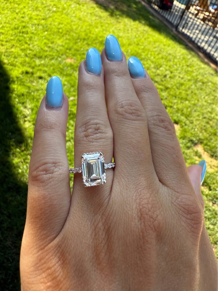 Stunning 4.80 Carat Emerald Diamond Ring - E VVS2 - IGI Certified - Lab Grown Real Diamond