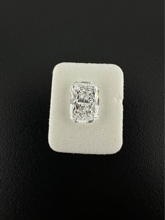 Glistening 3.76 Radiant Loose Diamond (E SI1) - Lab Grown - IGI Certified