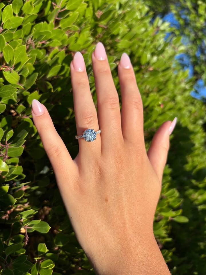 Elegant 3.00 Round Diamond Ring (D VS2) - Lab Grown - IGI Certified