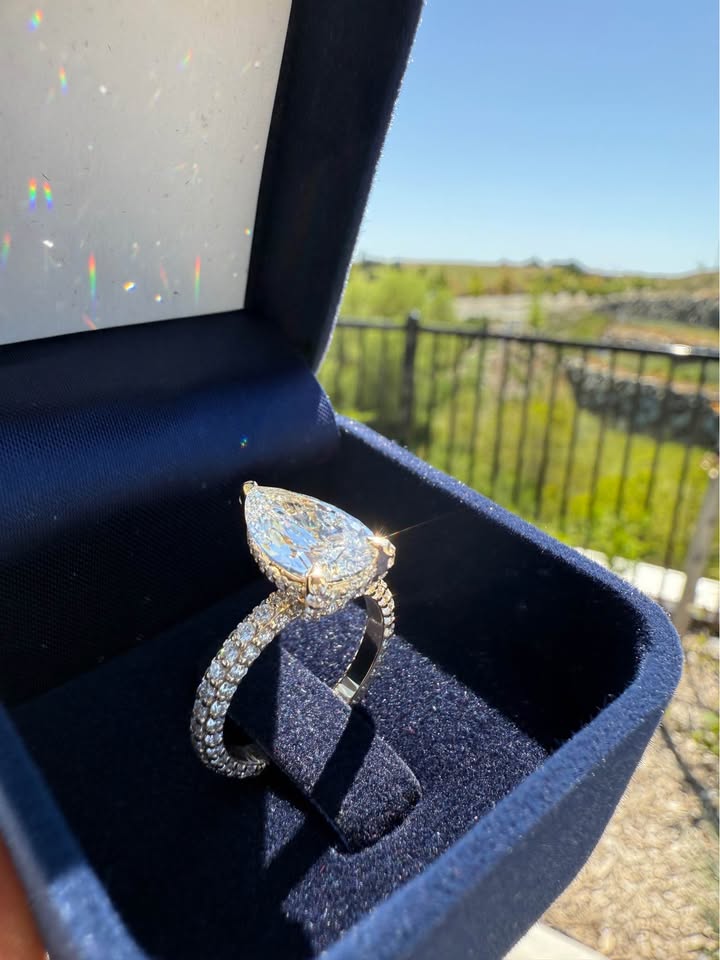 3.50 Pear Cut w/ Pavé Diamond Ring (E VVS2) - Lab Grown - IGI Certified