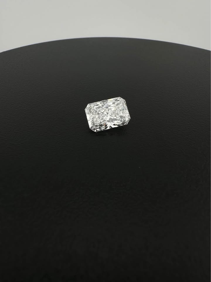 Glistening 3.76 Radiant Loose Diamond (E SI1) - Lab Grown - IGI Certified