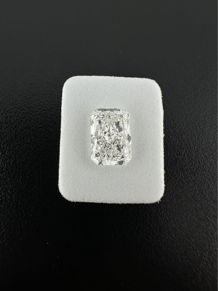 Exquisite 3.91 Radiant Loose Diamond (F VS1) - Lab Grown - IGI Certified