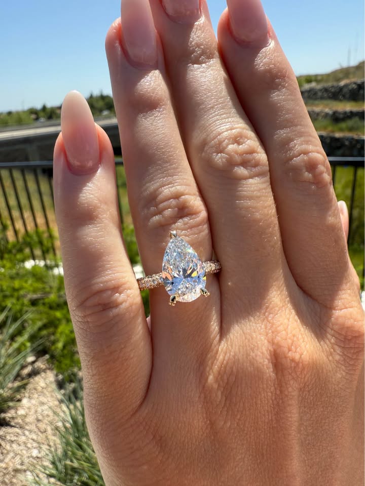 3.50 Pear Cut w/ Pavé Diamond Ring (E VVS2) - Lab Grown - IGI Certified
