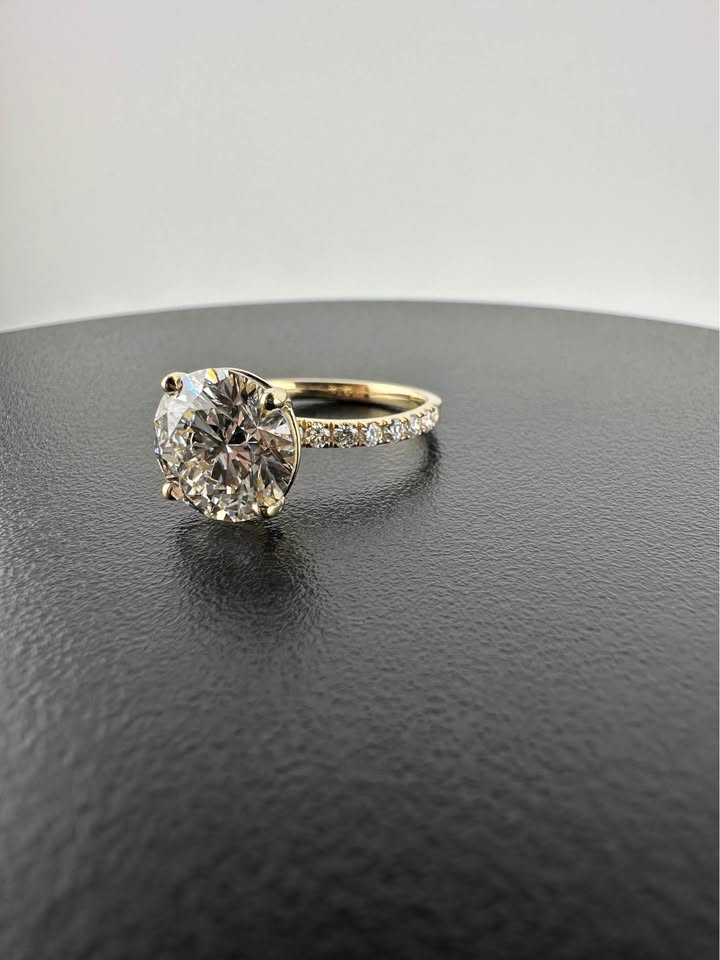 Elegant 3.80 Round Diamond Ring - F VS1 - IGI Certified - Lab Grown Real Diamond