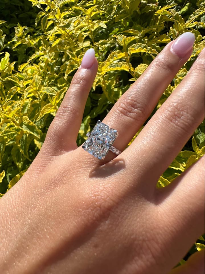 Huge 6 Carat Radiant Diamond Ring (F VS1) - Lab Grown Real Diamond- IGI Certified
