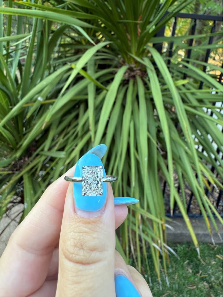 Luxury 2ct Radiant Lab-Grown Diamond Ring | D VS1 | 14k White Gold