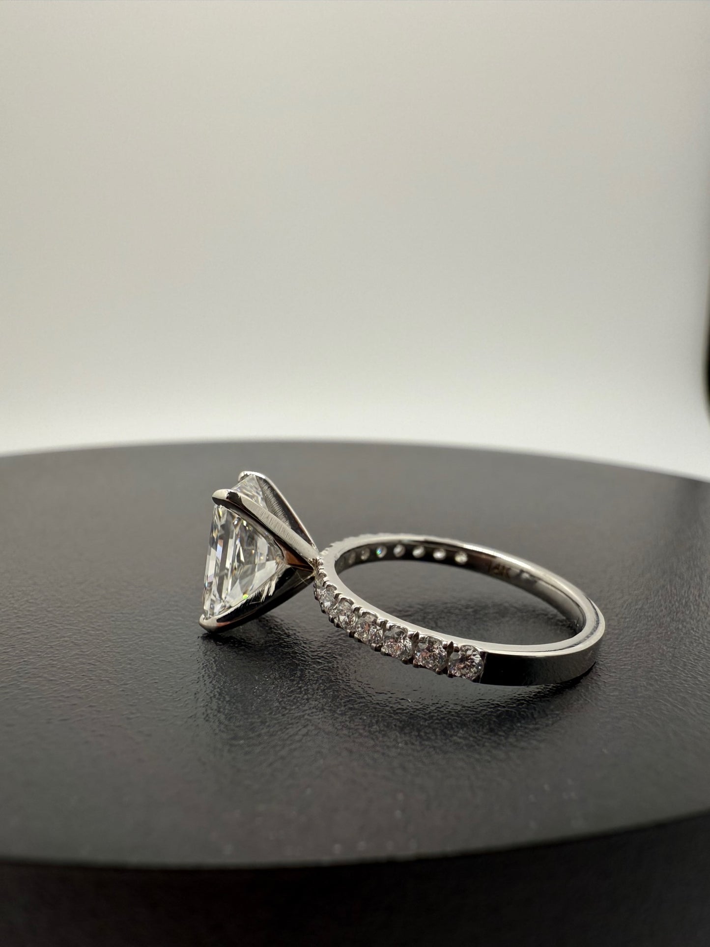 Stunning 3.0 Radiant Diamond Ring - Lab Grown Real Diamond - IGI verification included