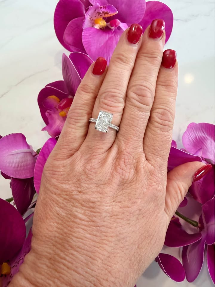 Stunning 3.81 Radiant Diamond (E SI1) – Lab Grown – IGI Certified