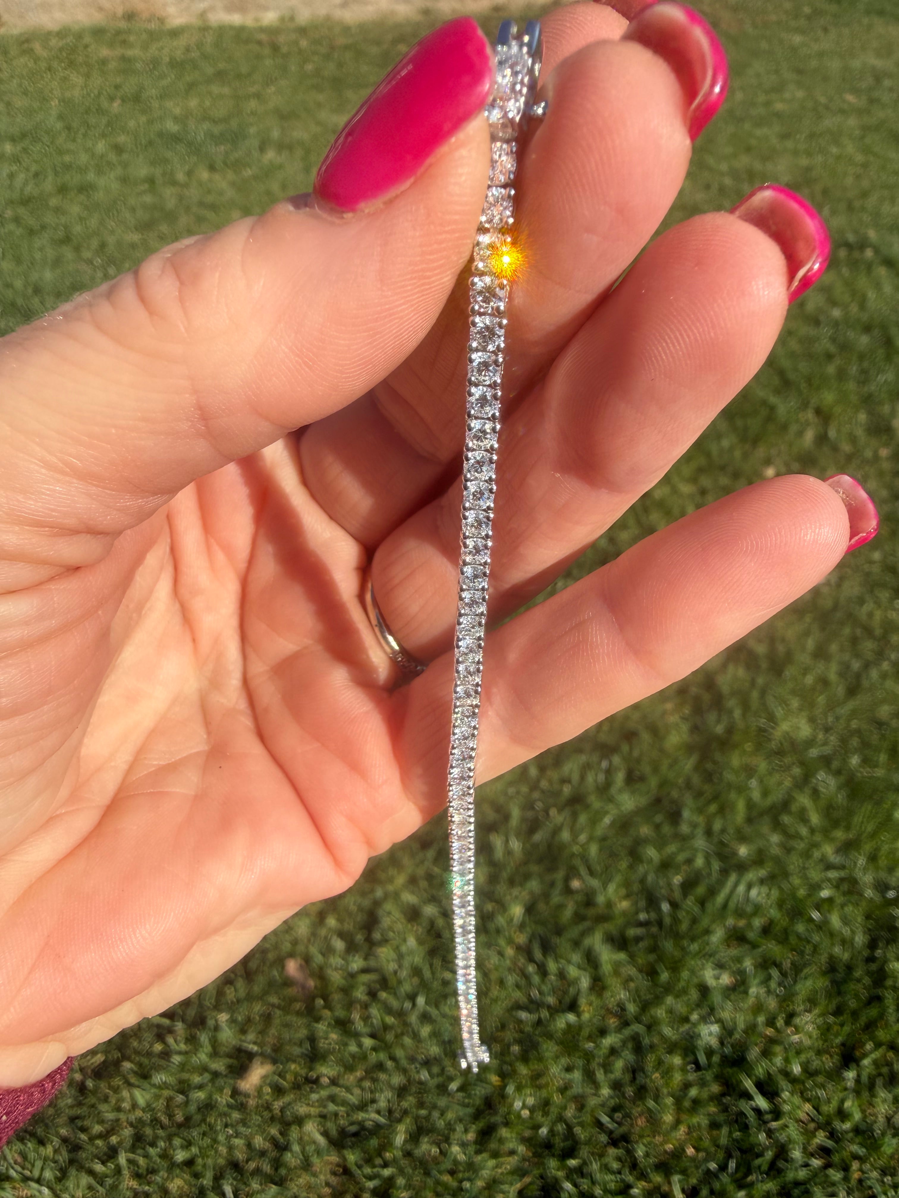 Stunning 2.82 Carat Rel Diamond Tennis Bracelet