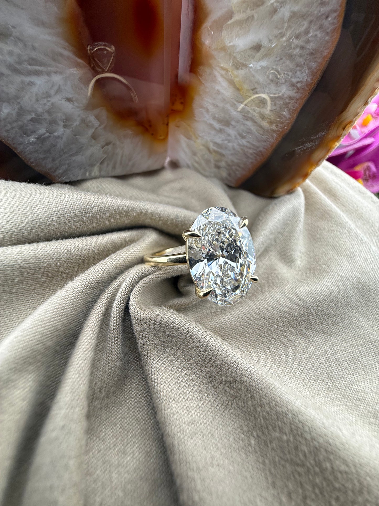 Breathtaking 5.53 Oval Diamond Ring w/ Solitaire Setting (E VS1) - Lab Grown - IGI Certified