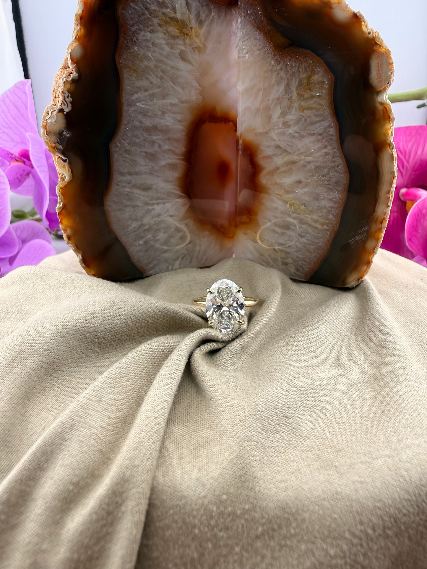 Breathtaking 5.53 Oval Diamond Ring w/ Solitaire Setting (E VS1) - Lab Grown - IGI Certified