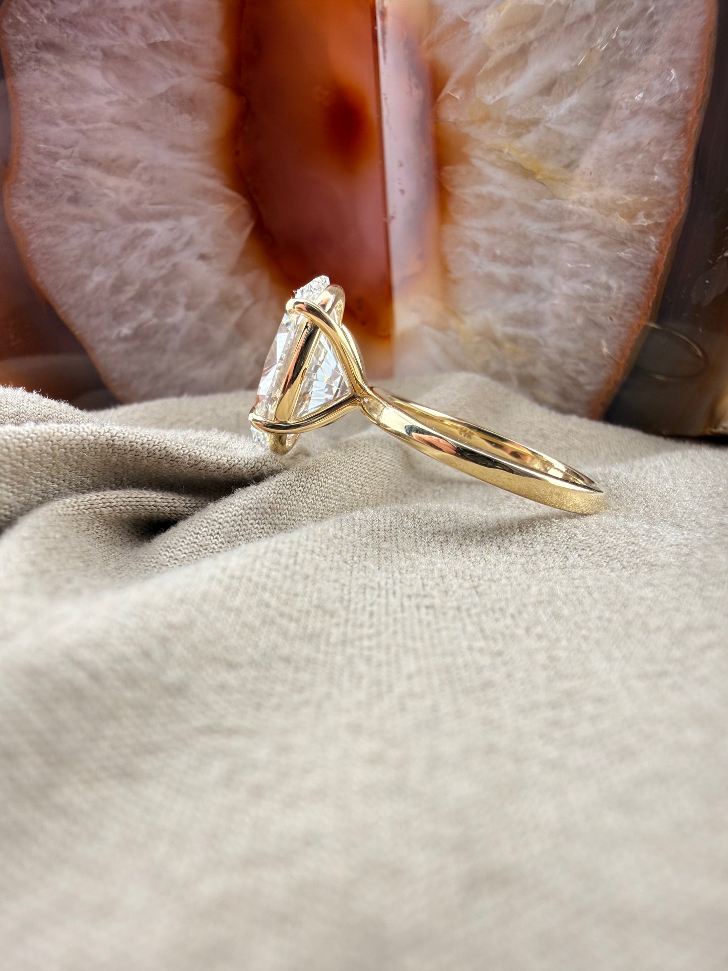 Breathtaking 5.53 Oval Diamond Ring w/ Solitaire Setting (E VS1) - Lab Grown - IGI Certified