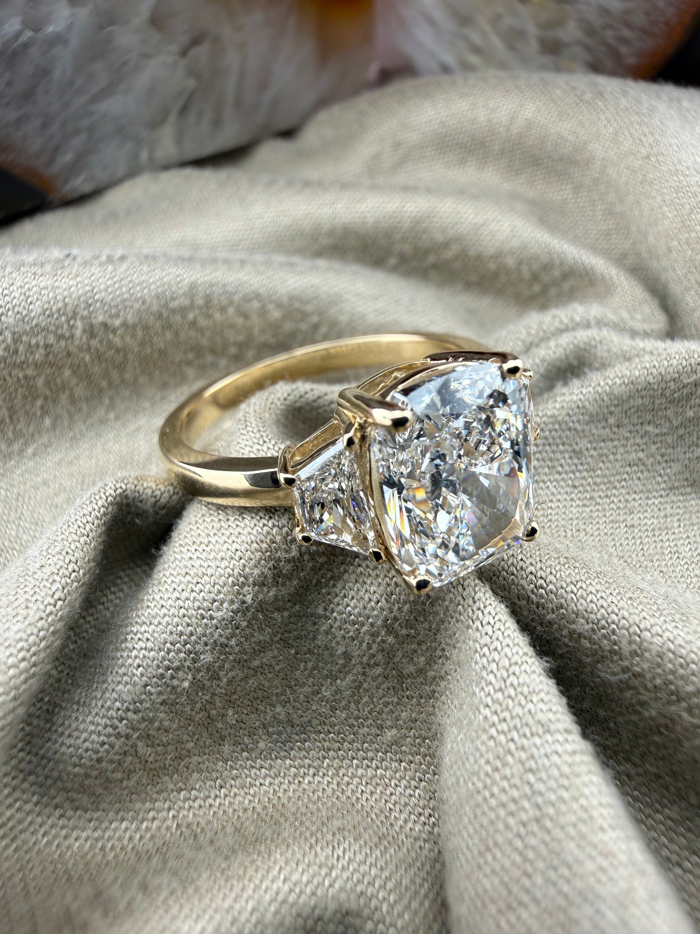 Elegant 3.01 Cushion Diamond Ring w/ Custom Setting (E VS1) - Lab Grown - IGI Certified