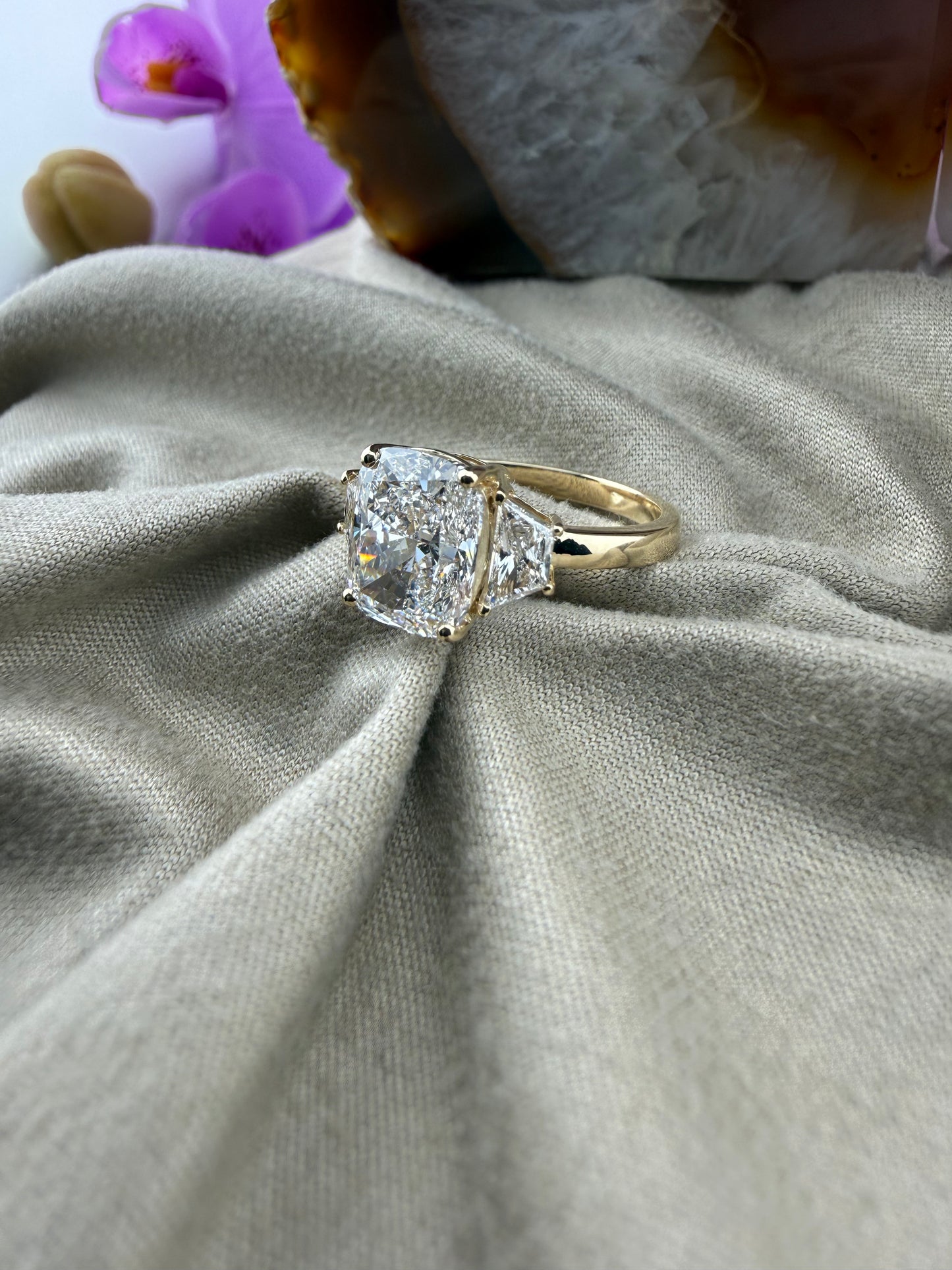 Elegant 3.01 Cushion Diamond Ring w/ Custom Setting (E VS1) - Lab Grown - IGI Certified