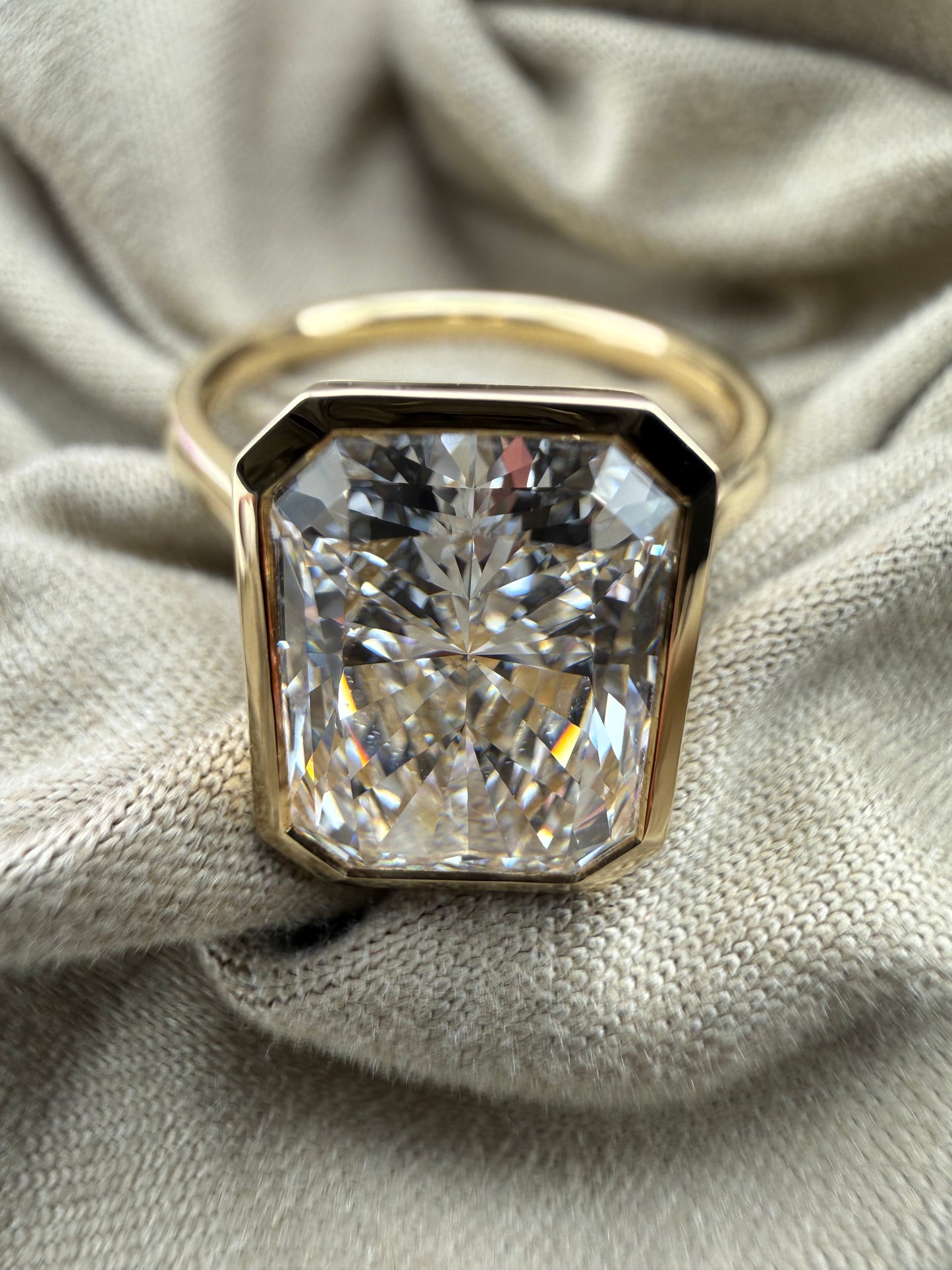 Bold 4.02 Radiant Diamond Ring w/ Solitaire Setting (F VS1) - Lab Grown - IGI Certified