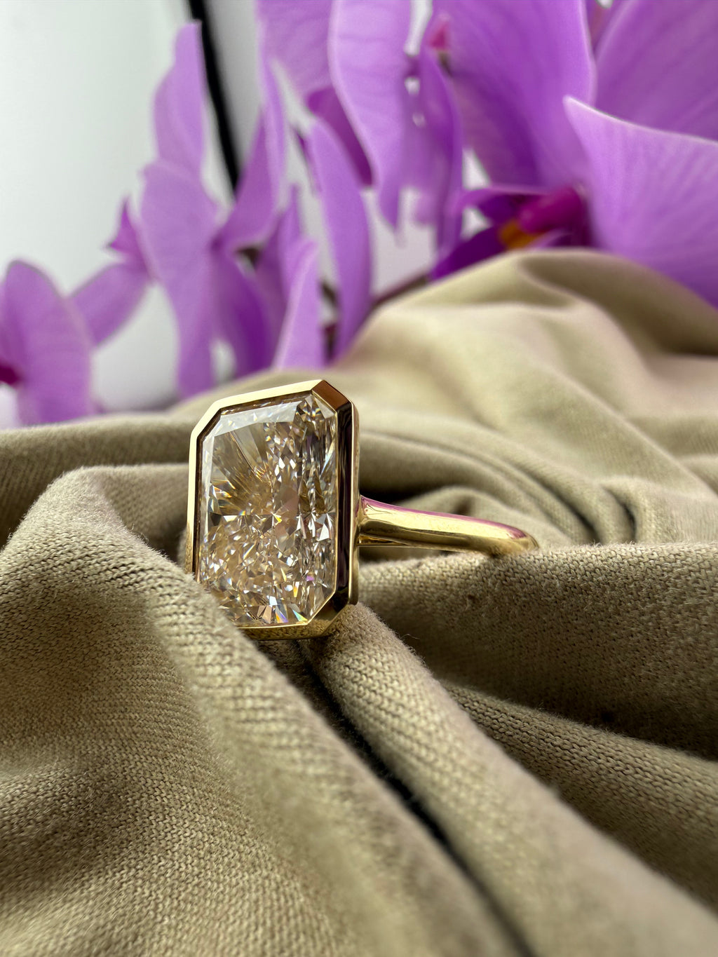 Bold 4.02 Radiant Diamond Ring w/ Solitaire Setting (F VS1) - Lab Grown - IGI Certified