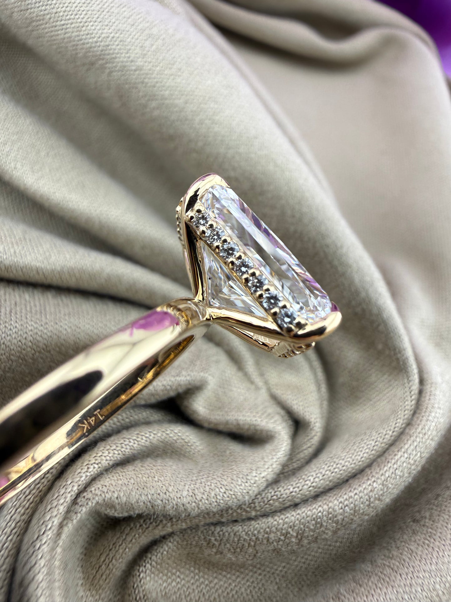 Luxurious 5.05 Radiant Solitaire Diamond Ring (E VS1) - IGI Certified