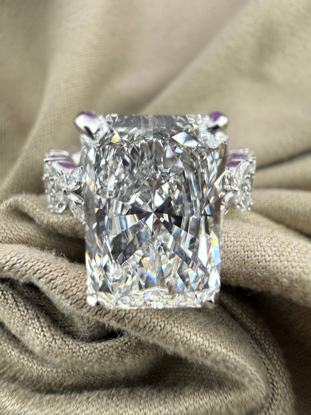 Striking 5.07 Radiant Diamond Ring w/ Marquis Diamond Band (E VS1) - IGI Certified