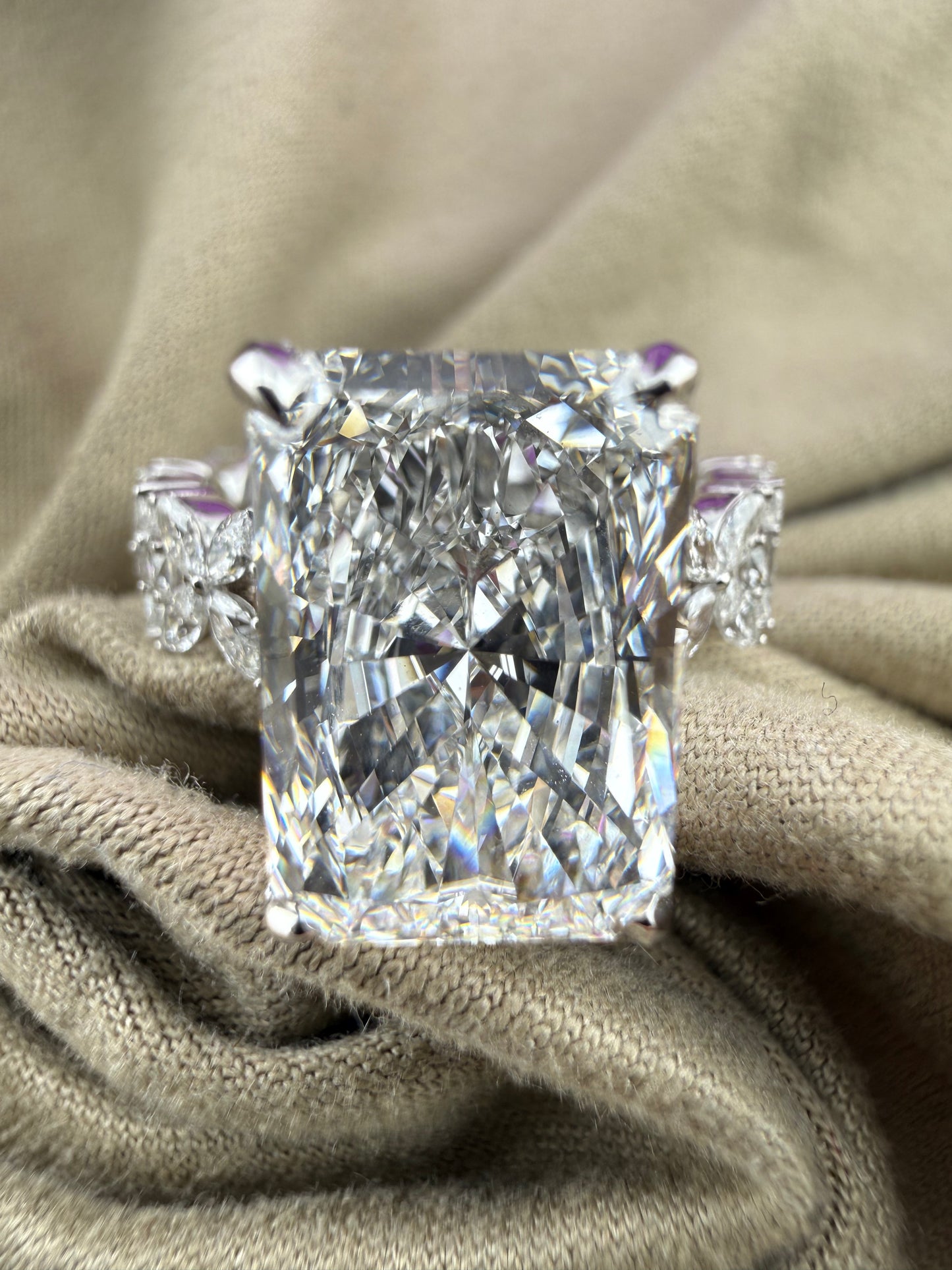 Striking 5.07 Radiant Diamond Ring w/ Marquis Diamond Band (E VS1) - IGI Certified