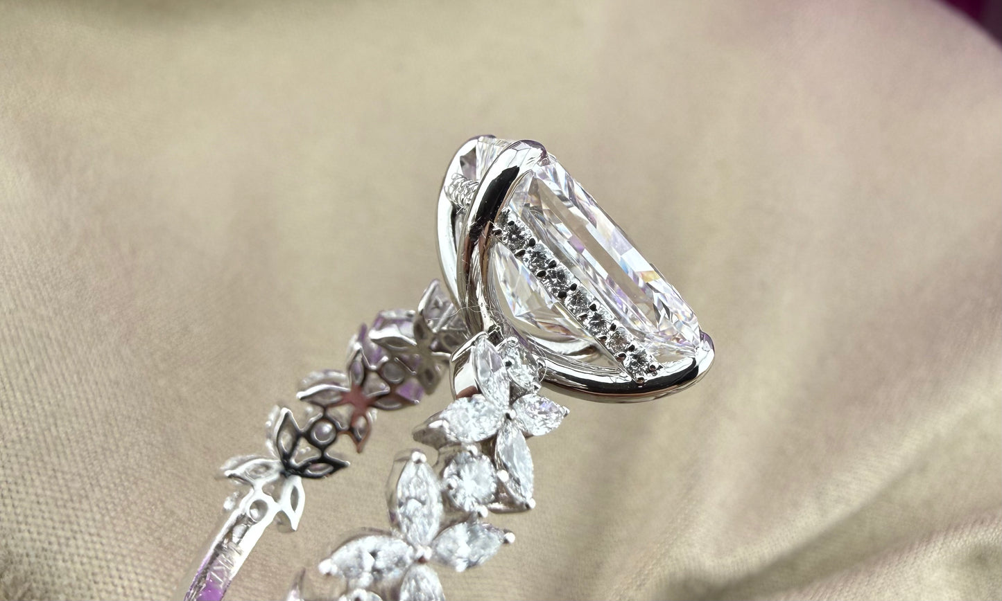 Striking 5.07 Radiant Diamond Ring w/ Marquis Diamond Band (E VS1) - IGI Certified