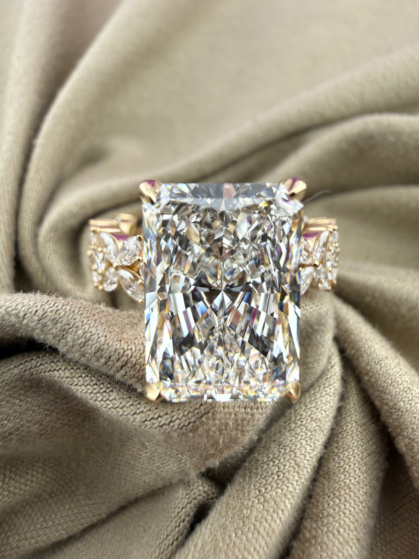 Elegant 5.09 Radiant Diamond Ring w/ Marquis Diamond Band (E VS1) - IGI Certified