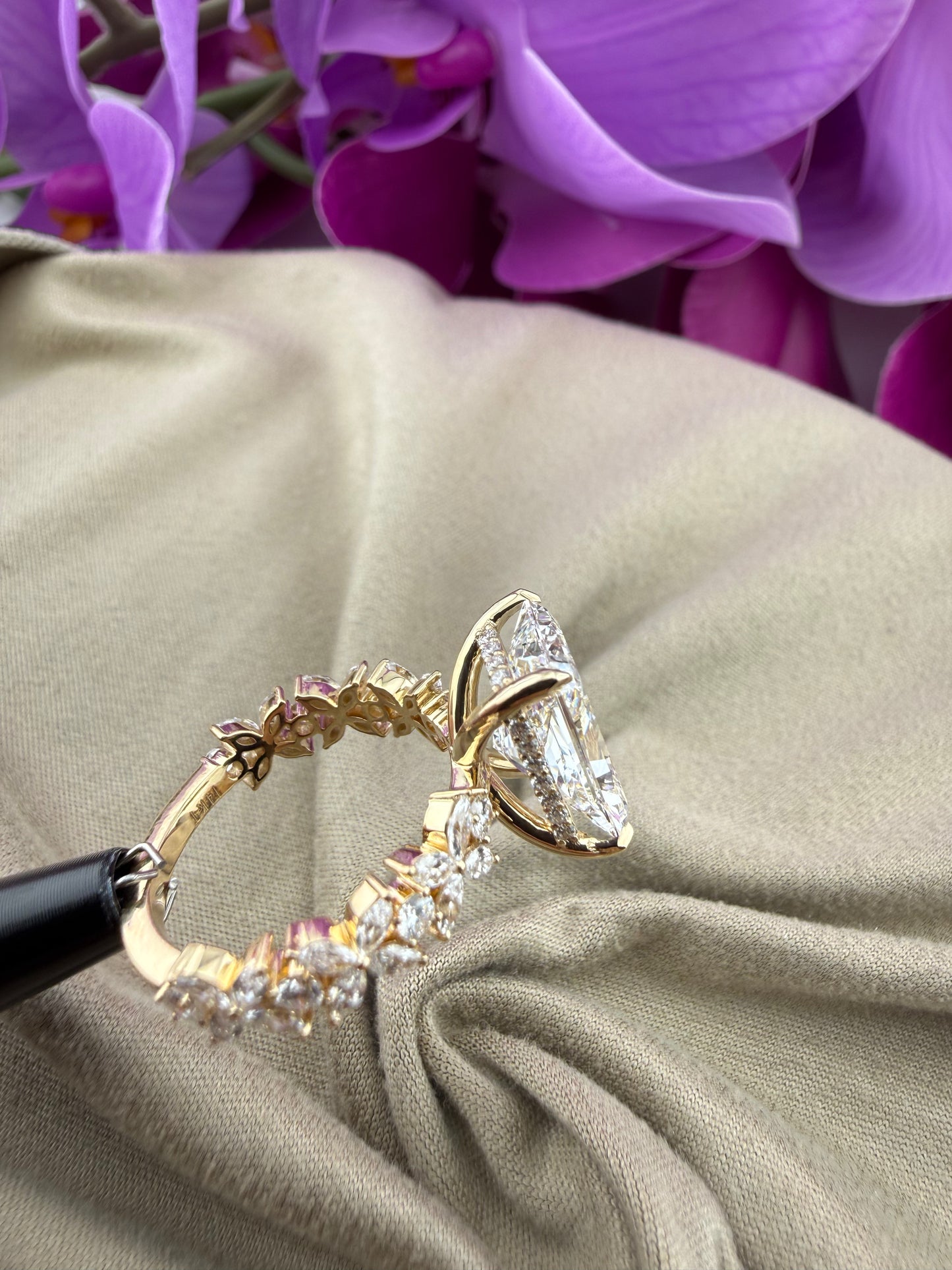 Elegant 5.09 Radiant Diamond Ring w/ Marquis Diamond Band (E VS1) - IGI Certified