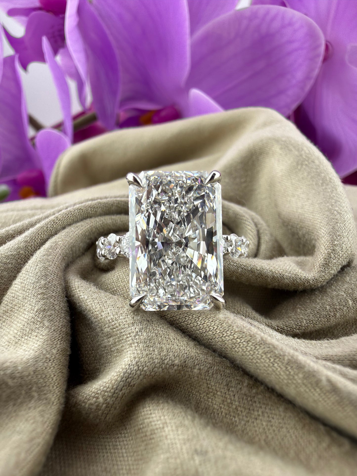 9.02 Radiant Diamond Ring w/ Hidden Halo & 2ct Diamond Band (E VVS2) - IGI Certified