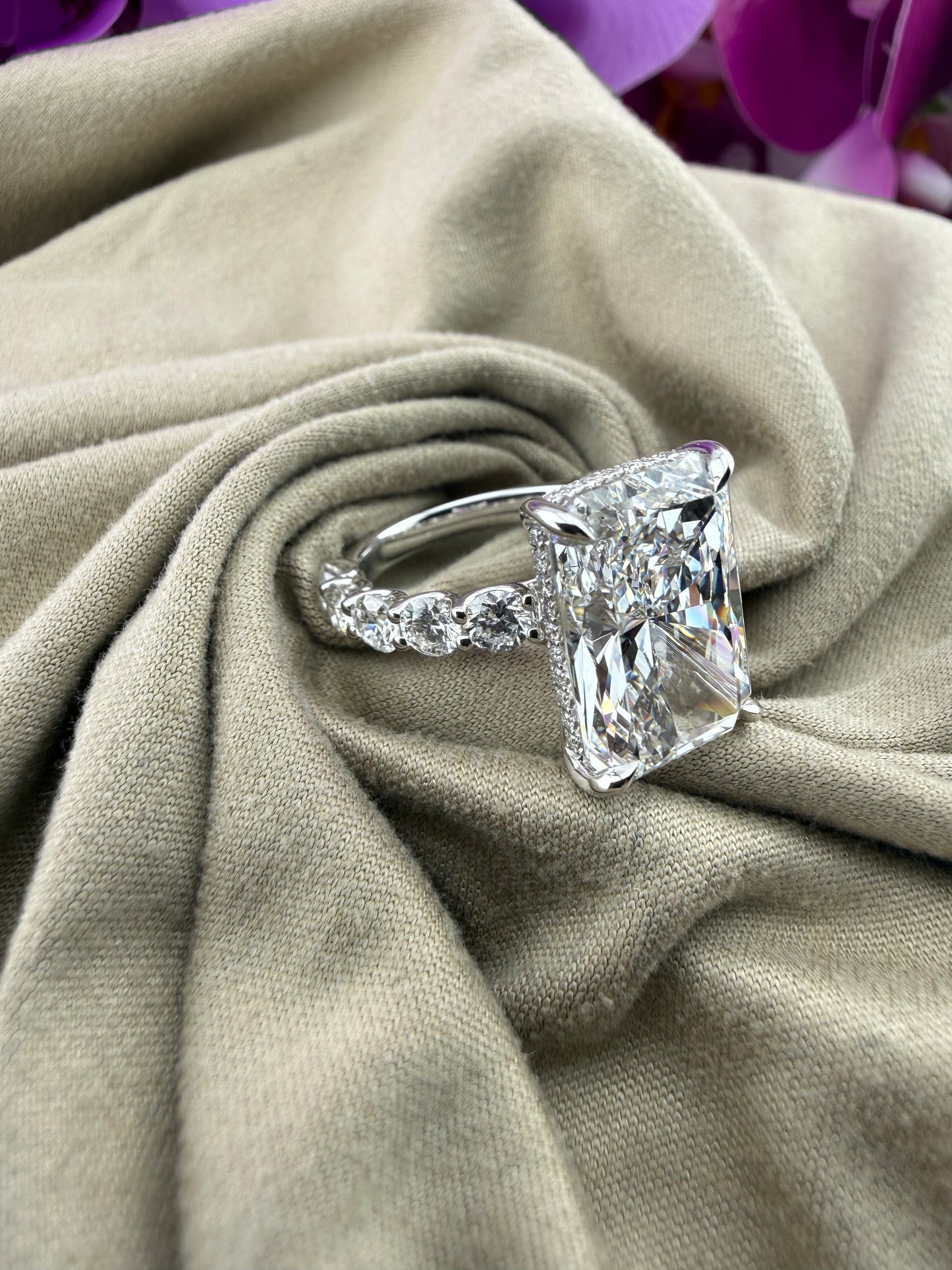 9.02 Radiant Diamond Ring w/ Hidden Halo & 2ct Diamond Band (E VVS2) - IGI Certified