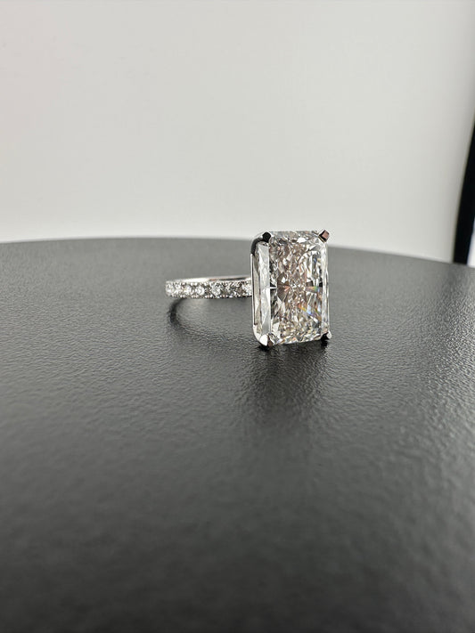 Beautiful 5.00 Radiant Diamond Ring - Lab Grown - IGI Verified