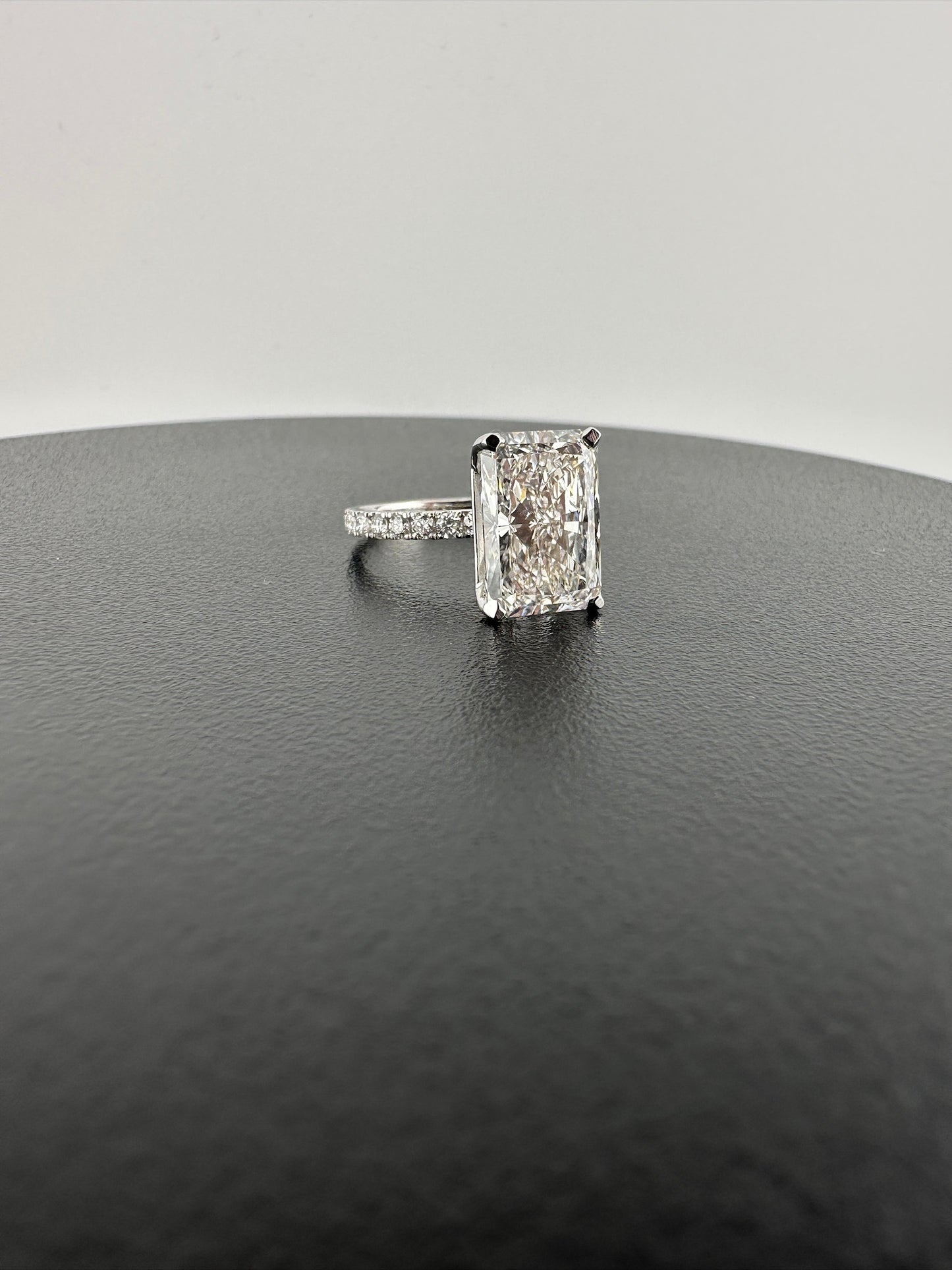 Beautiful 5.00 Radiant Diamond Ring - Lab Grown - IGI Verified