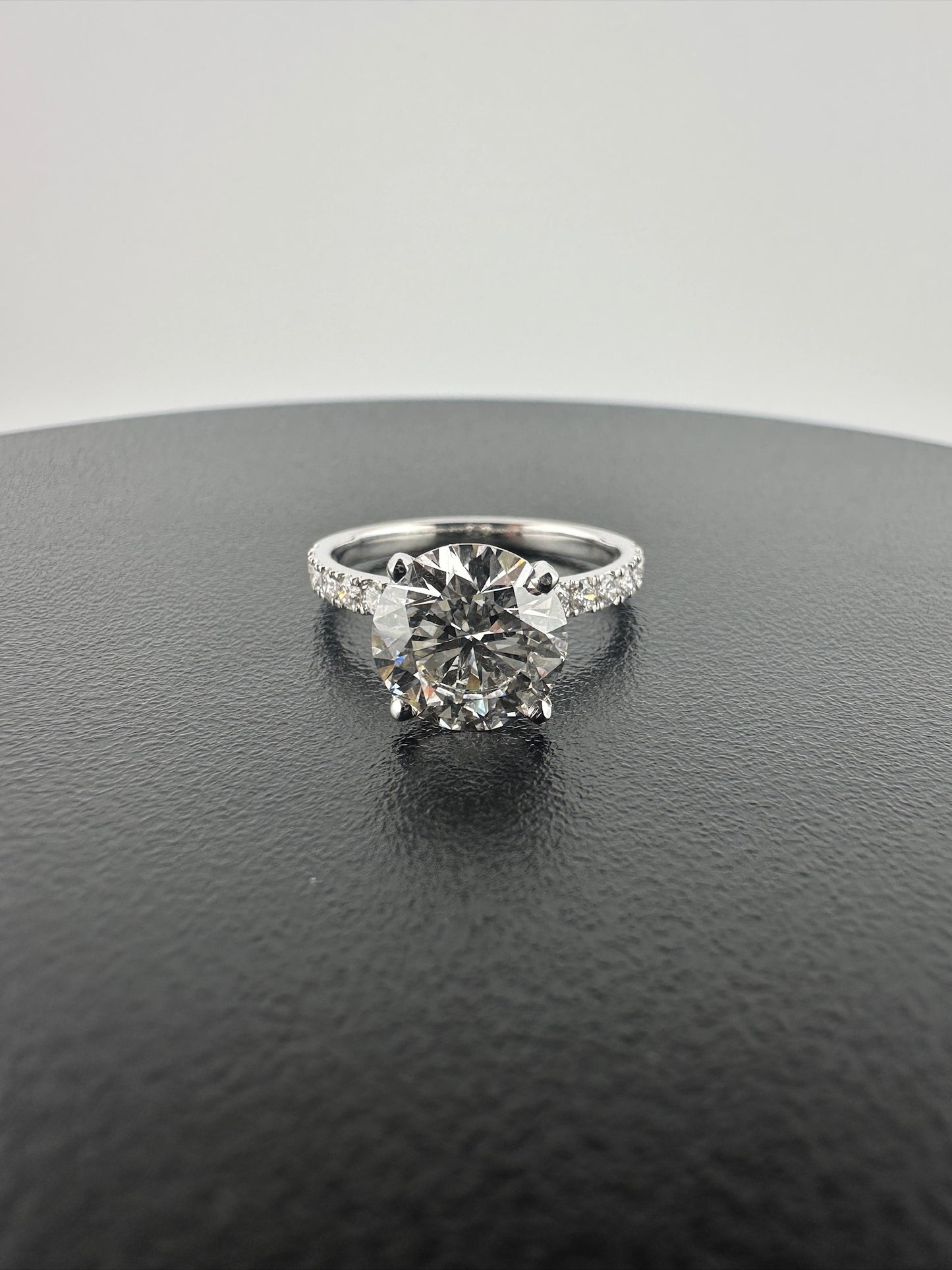 Stunning 2.60 Round Diamond Ring - Lab Grown - IGI Verified
