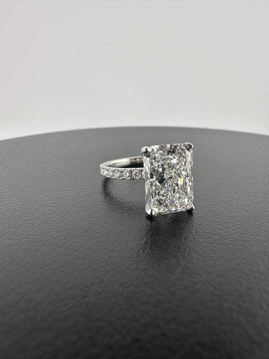 Brillant 5.06 Radiant Diamond Ring - Lab Grown - IGI Verified
